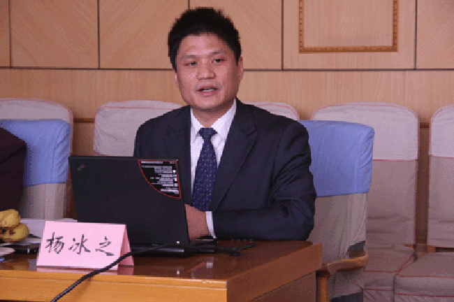 球速体育互联政府网站评测研究中心主任、首席研究员杨冰之向与会专家进行了详细的汇报